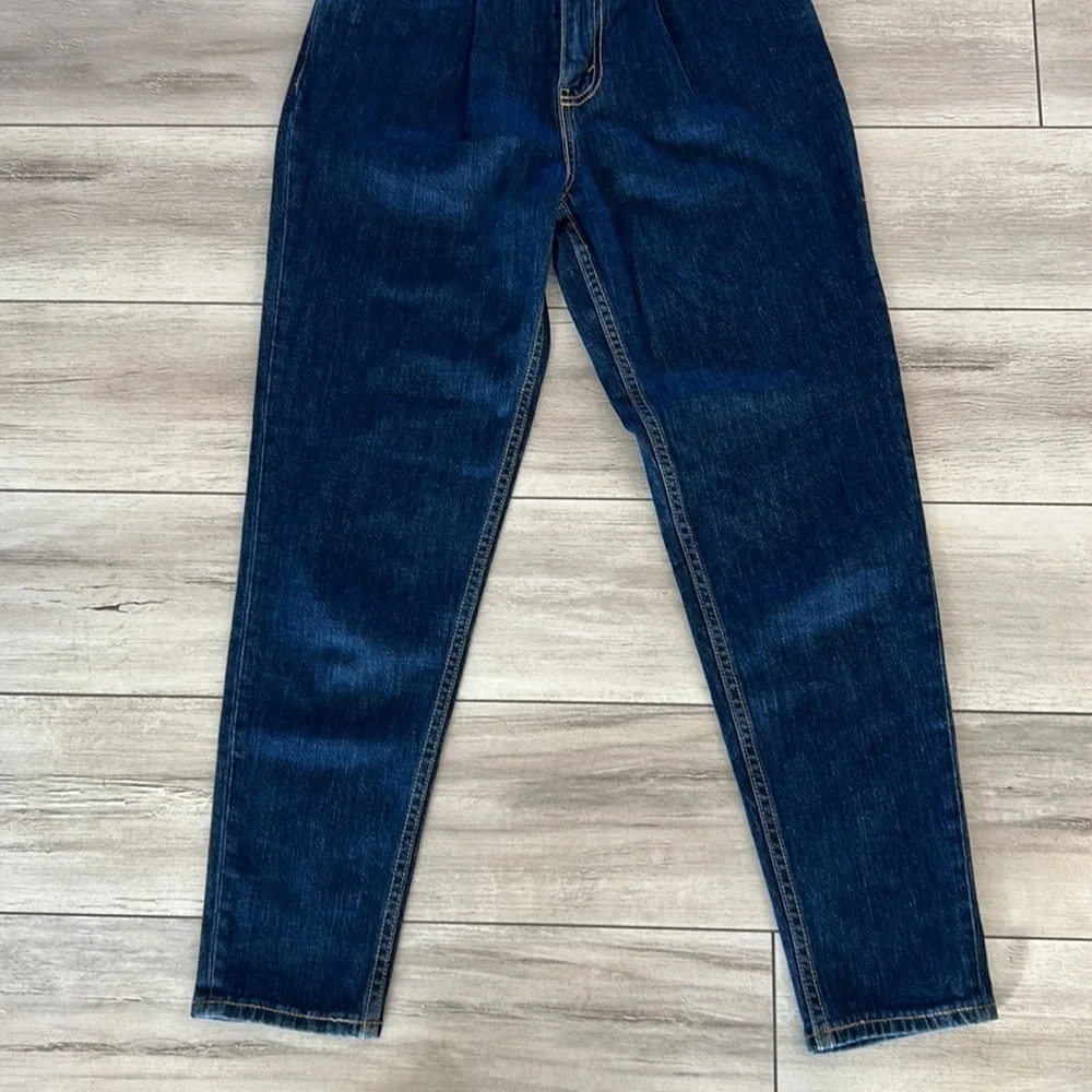 Levi’s premium Italian denim MOM jeans size 25